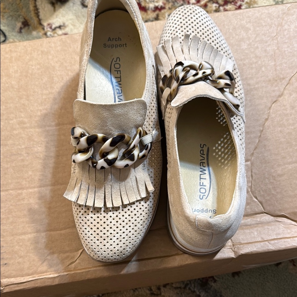 Soft Waves Shoes - image 3